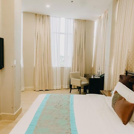 Goldberry Suites & Hotel Mactan Lapu-Lapu City Dış mekan fotoğraf