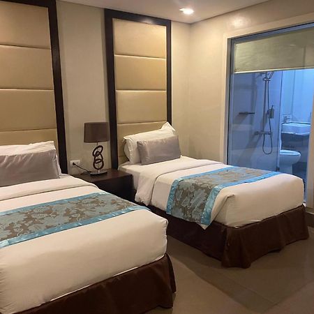 Goldberry Suites & Hotel Mactan Lapu-Lapu City Dış mekan fotoğraf