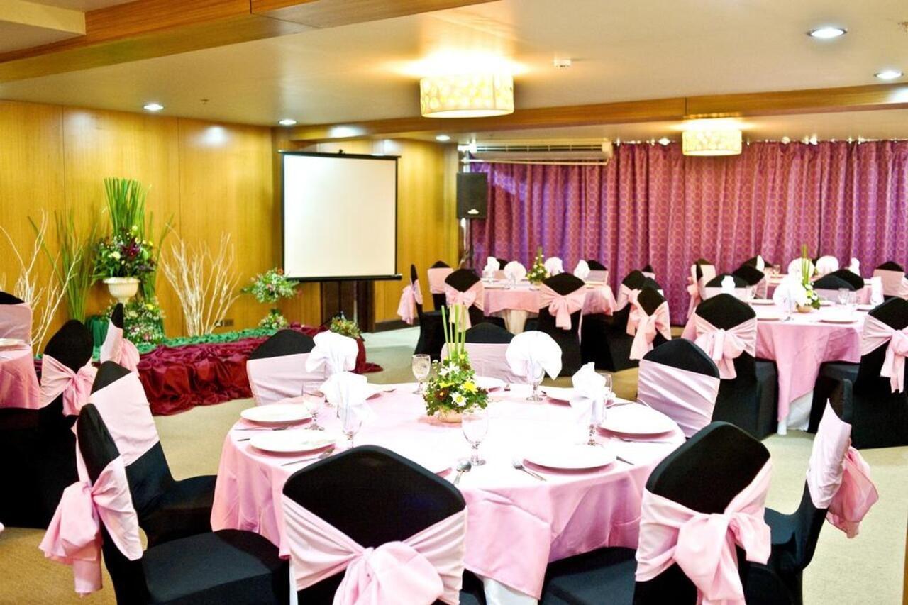 Goldberry Suites & Hotel Mactan Lapu-Lapu City Dış mekan fotoğraf