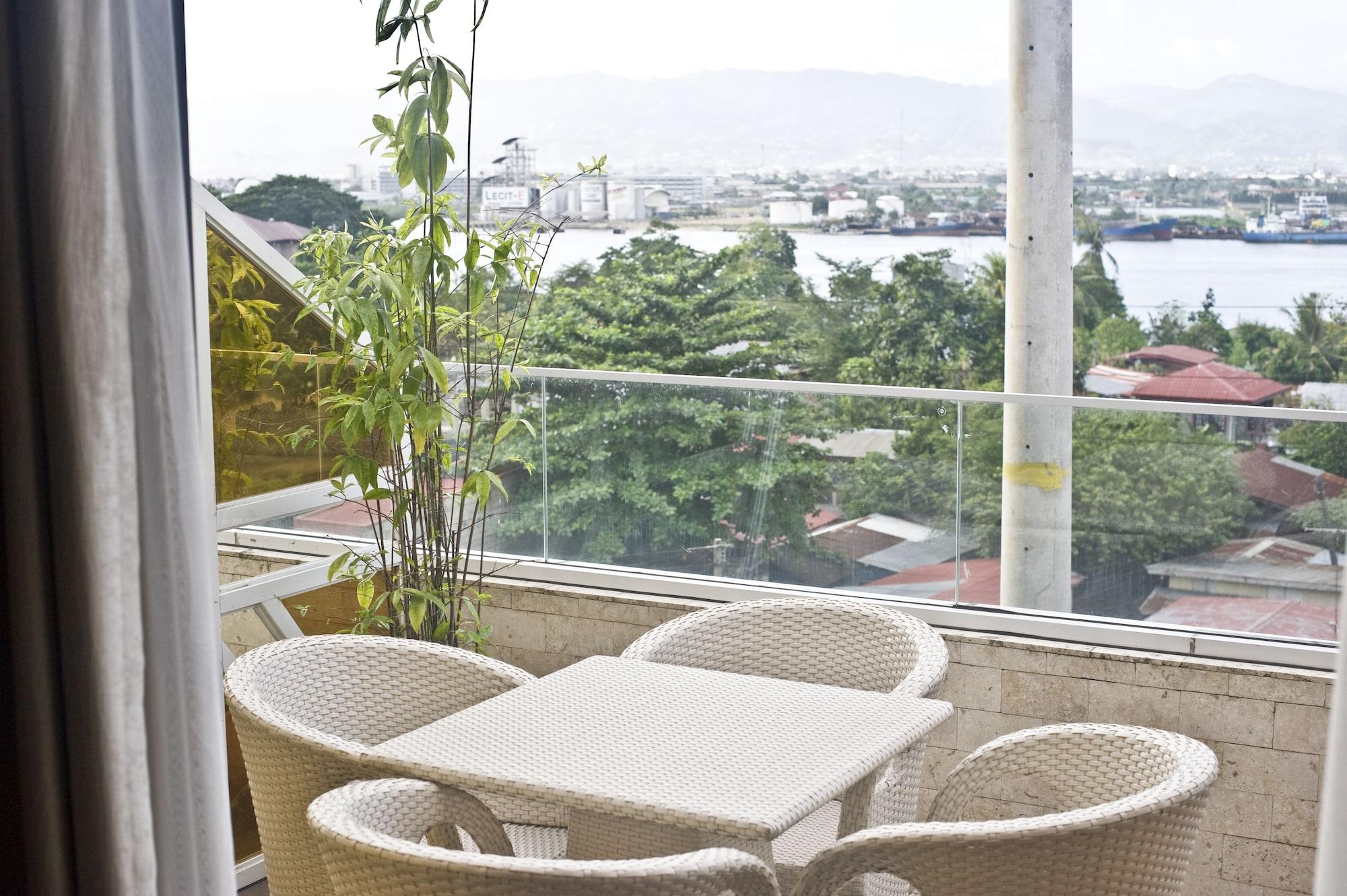 Goldberry Suites & Hotel Mactan Lapu-Lapu City Dış mekan fotoğraf
