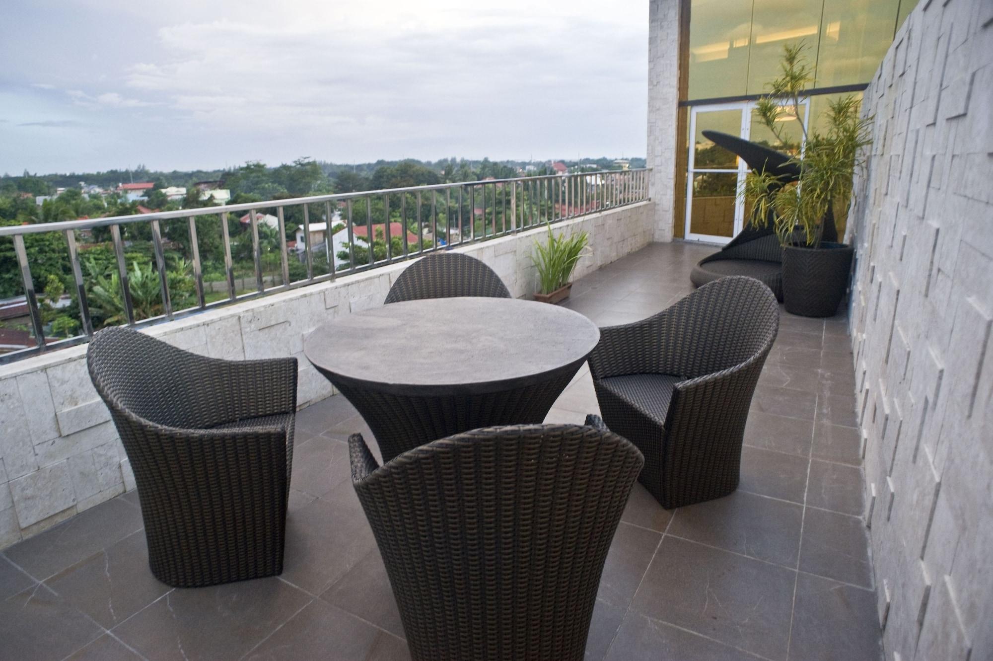 Goldberry Suites & Hotel Mactan Lapu-Lapu City Dış mekan fotoğraf