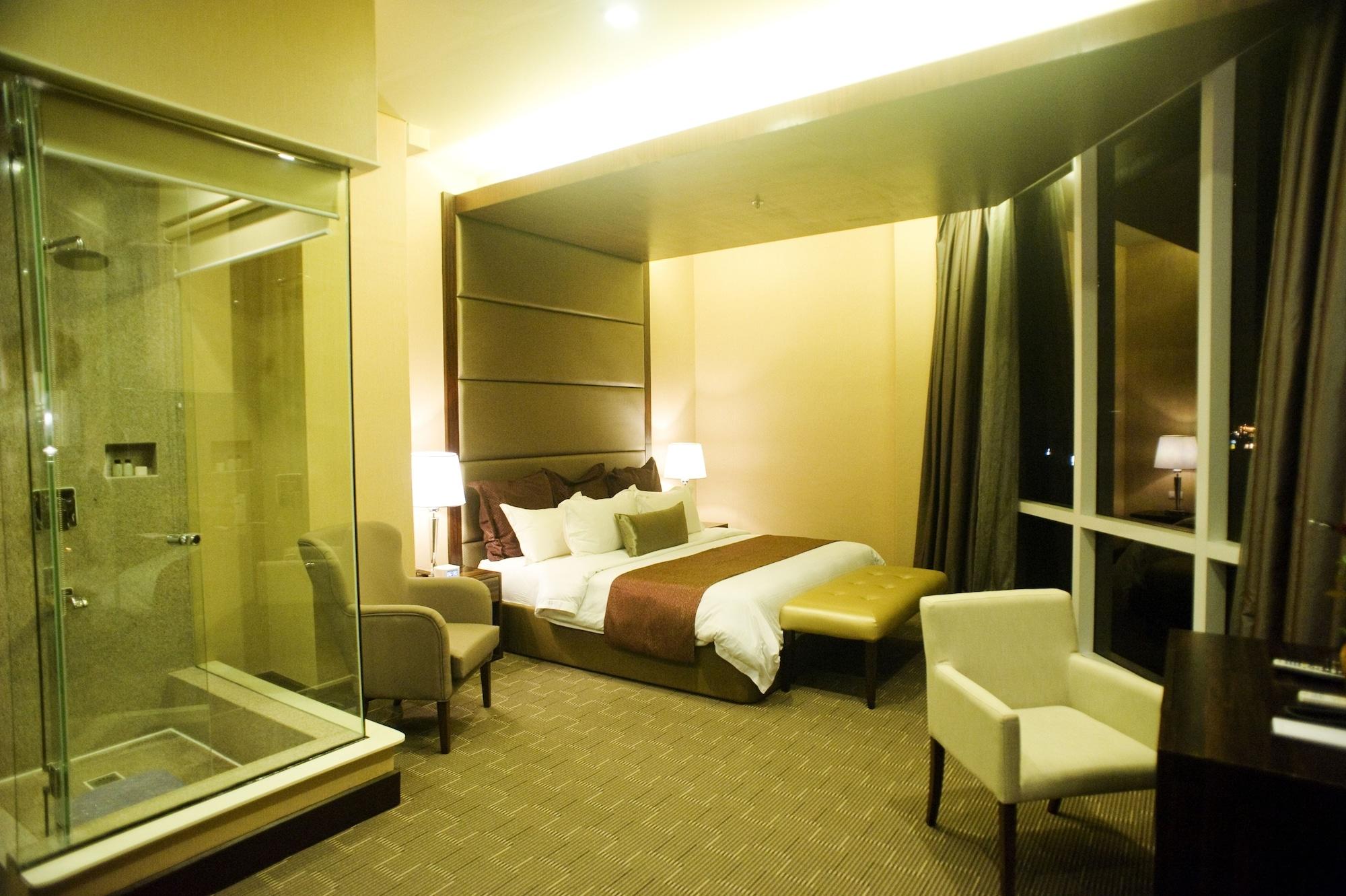 Goldberry Suites & Hotel Mactan Lapu-Lapu City Dış mekan fotoğraf