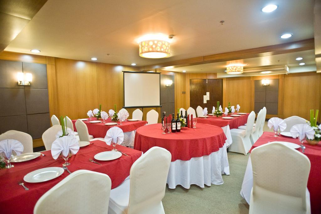 Goldberry Suites & Hotel Mactan Lapu-Lapu City Dış mekan fotoğraf