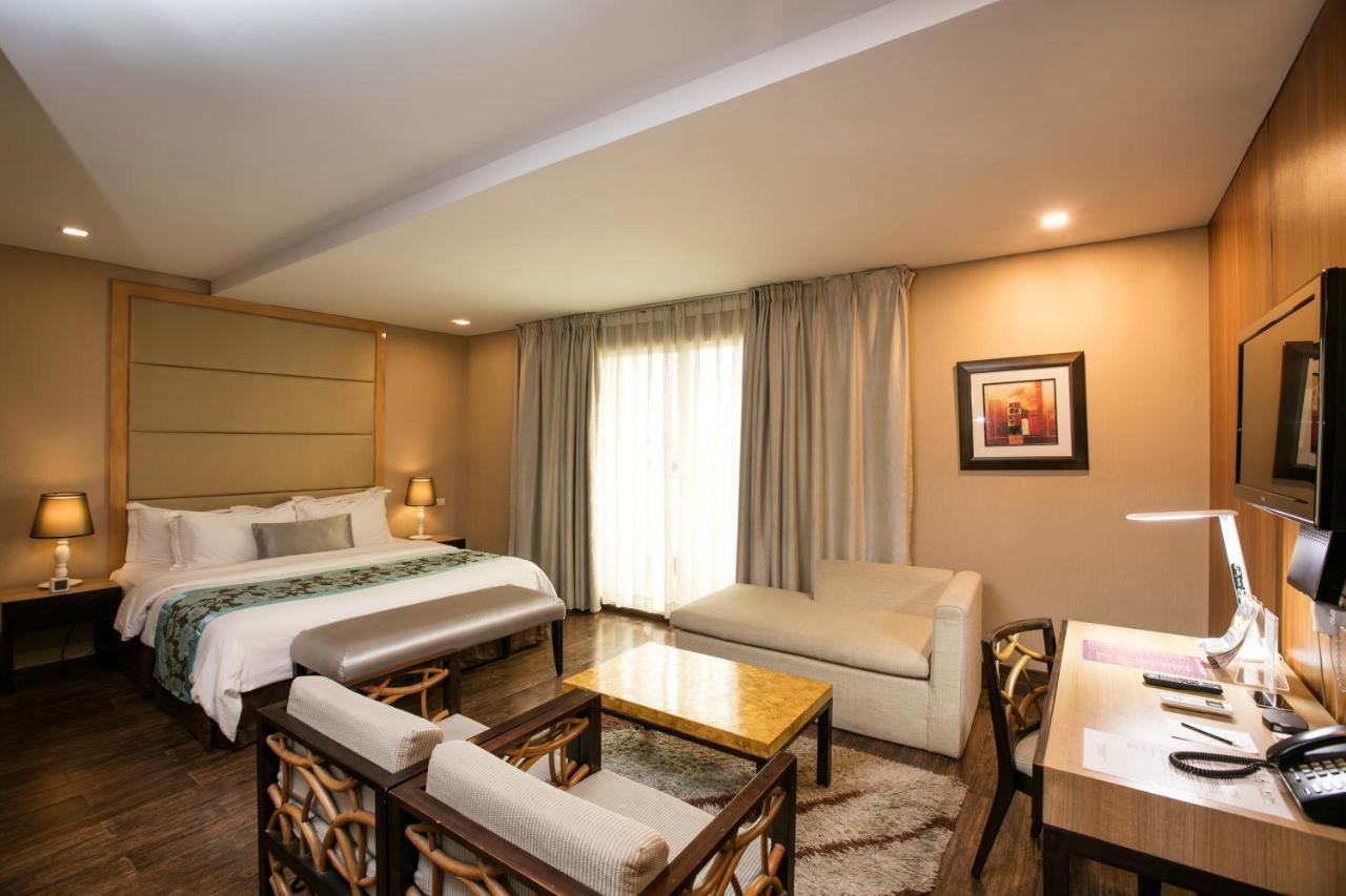 Goldberry Suites & Hotel Mactan Lapu-Lapu City Dış mekan fotoğraf