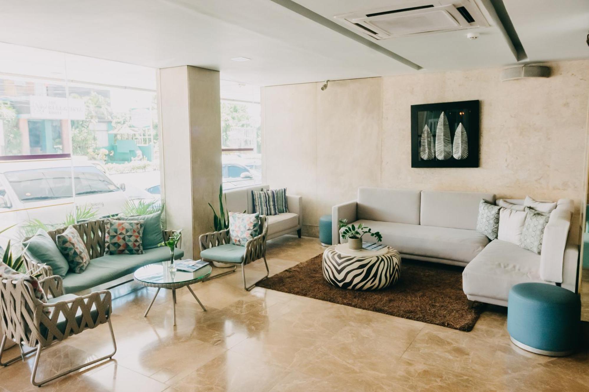 Goldberry Suites & Hotel Mactan Lapu-Lapu City Dış mekan fotoğraf
