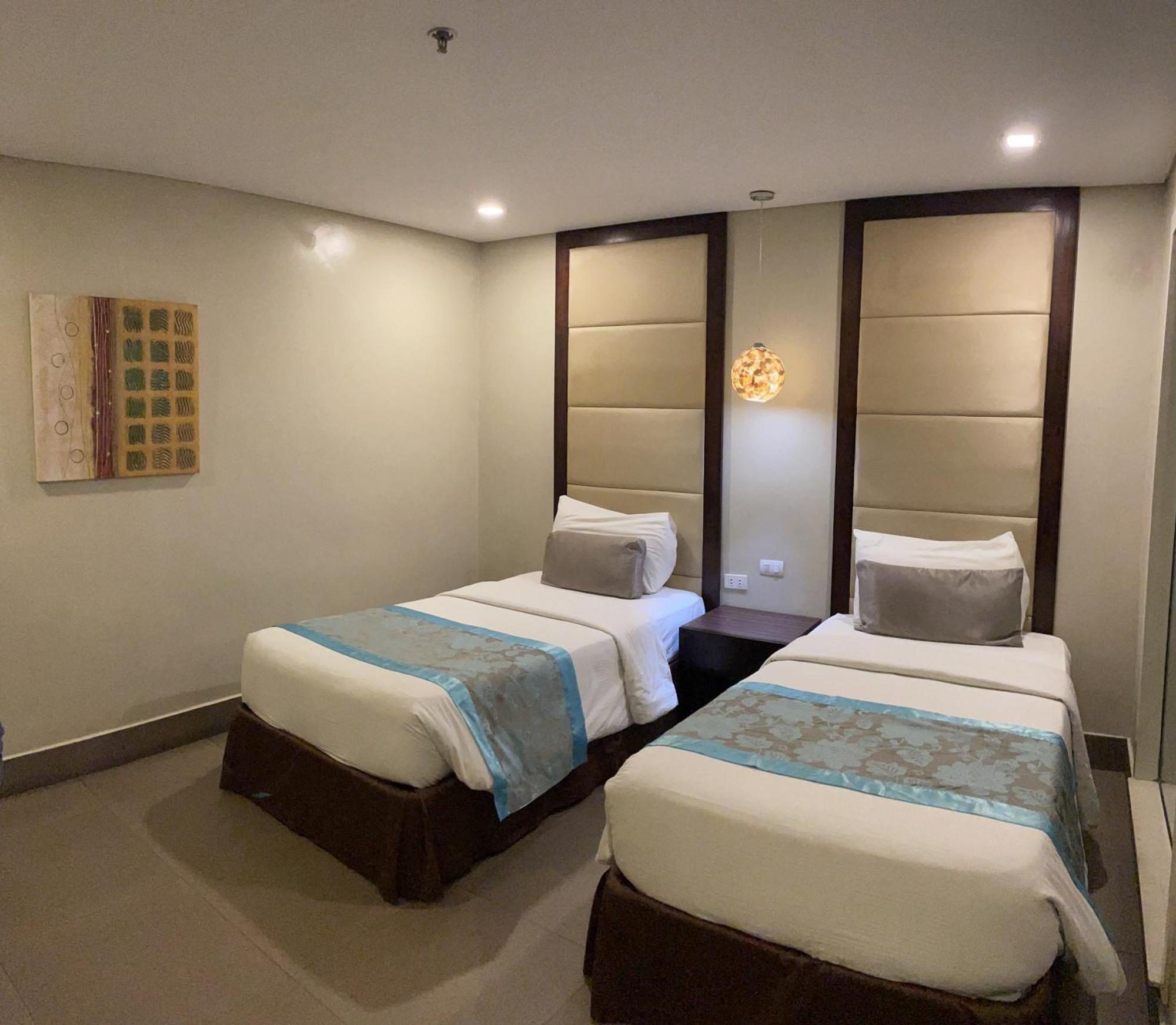 Goldberry Suites & Hotel Mactan Lapu-Lapu City Dış mekan fotoğraf