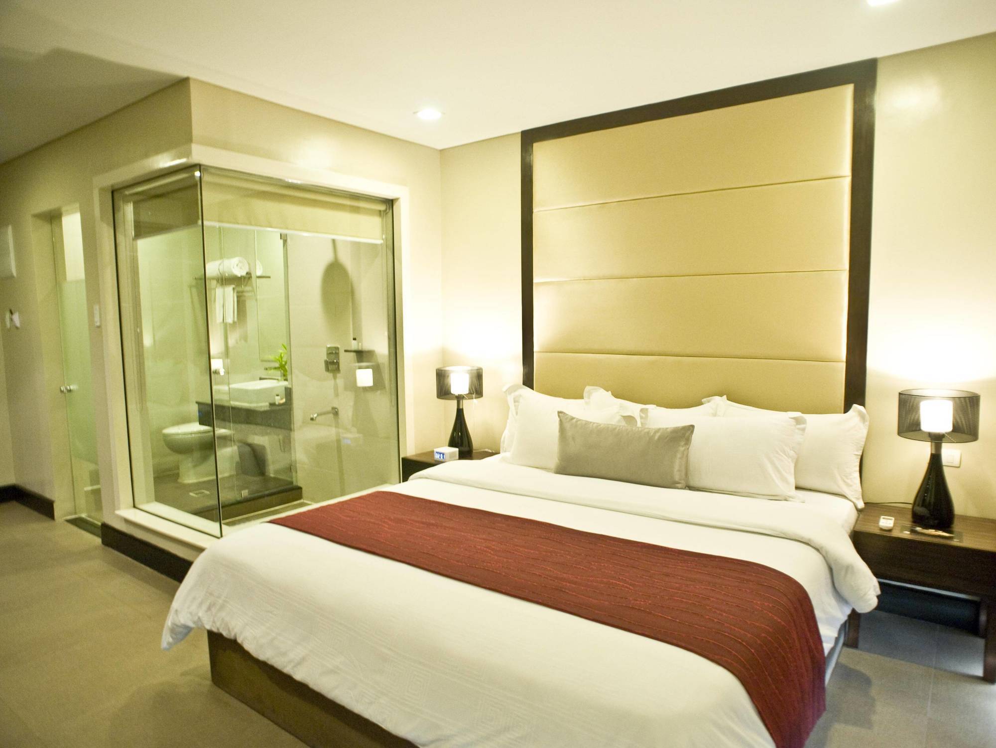 Goldberry Suites & Hotel Mactan Lapu-Lapu City Dış mekan fotoğraf