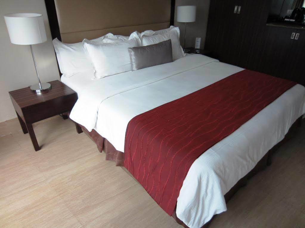 Goldberry Suites & Hotel Mactan Lapu-Lapu City Dış mekan fotoğraf