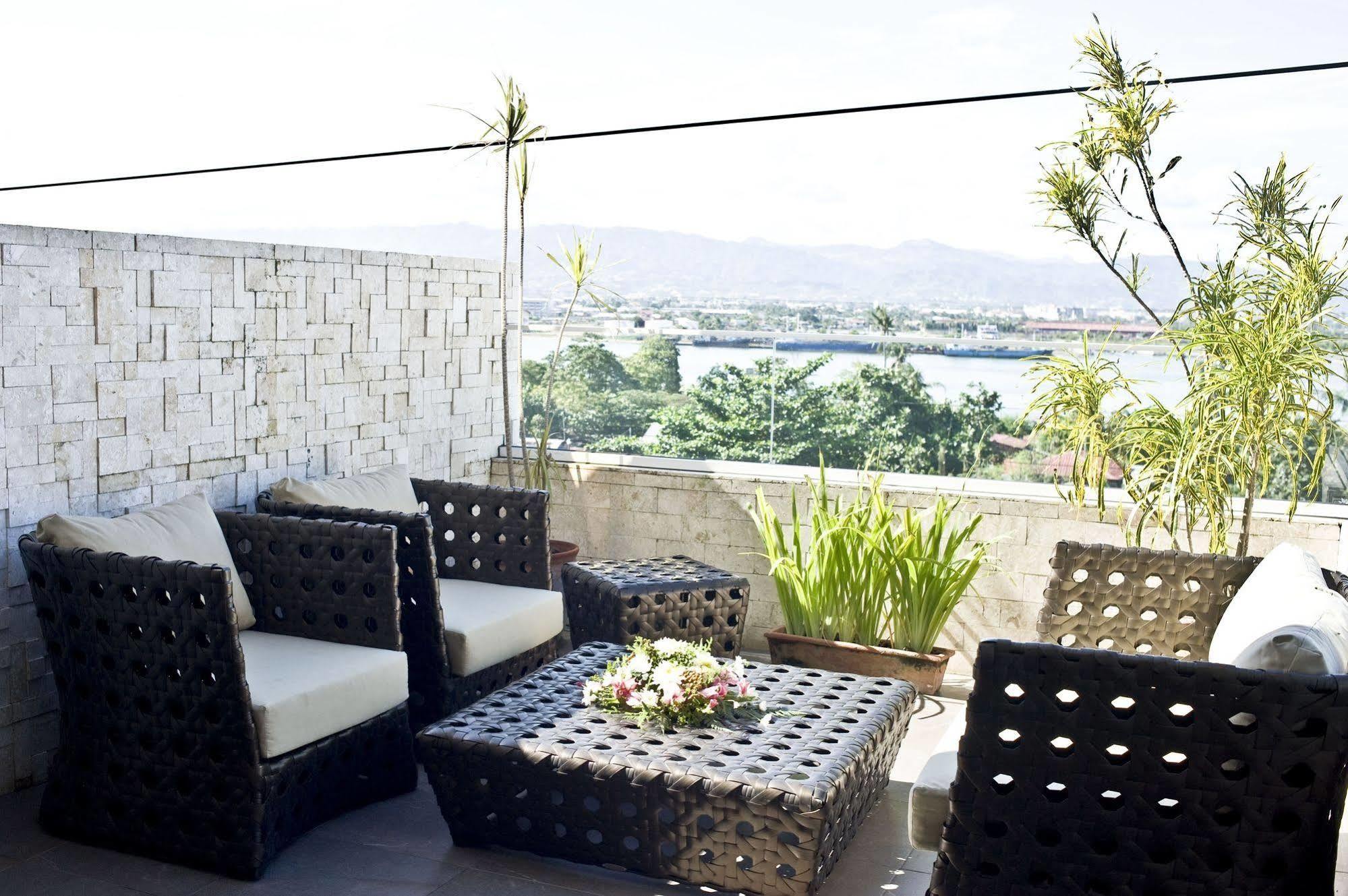 Goldberry Suites & Hotel Mactan Lapu-Lapu City Dış mekan fotoğraf