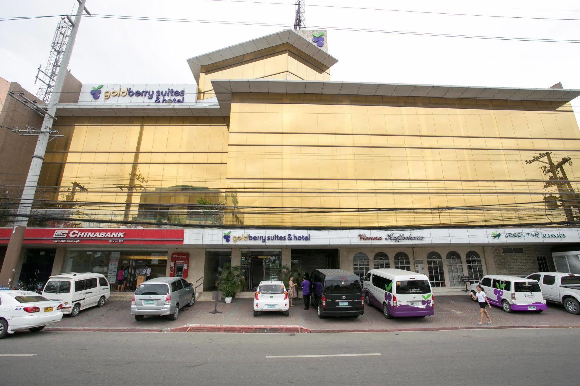 Goldberry Suites & Hotel Mactan Lapu-Lapu City Dış mekan fotoğraf