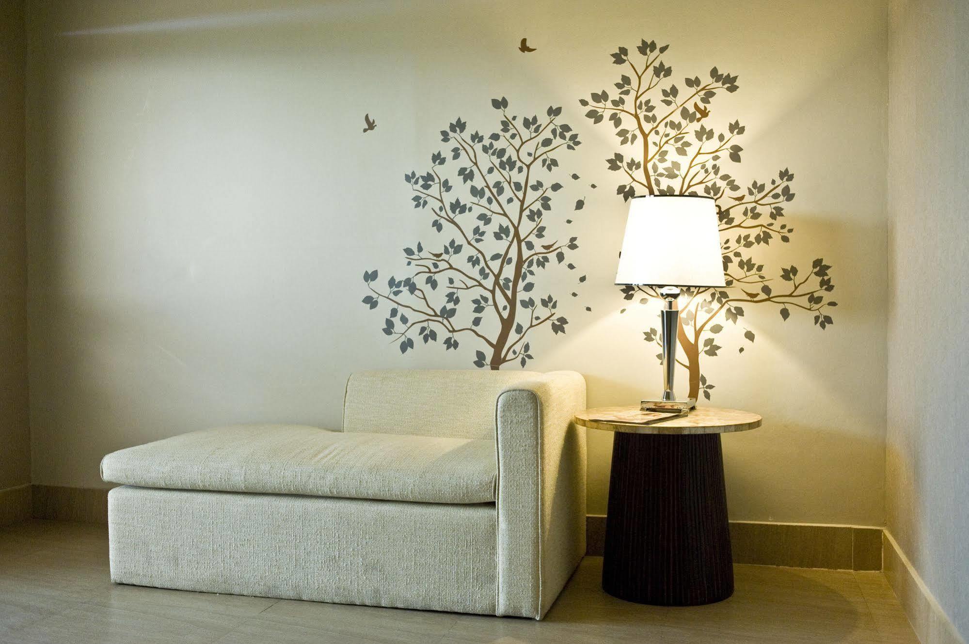 Goldberry Suites & Hotel Mactan Lapu-Lapu City Dış mekan fotoğraf