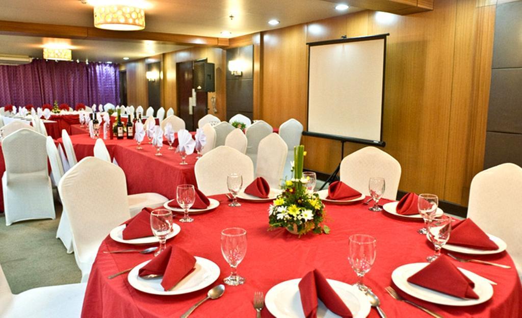 Goldberry Suites & Hotel Mactan Lapu-Lapu City Dış mekan fotoğraf