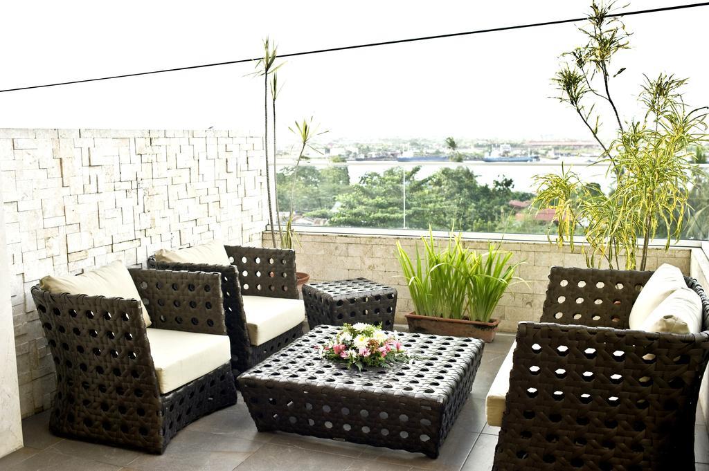 Goldberry Suites & Hotel Mactan Lapu-Lapu City Dış mekan fotoğraf