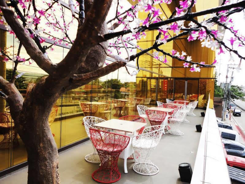 Goldberry Suites & Hotel Mactan Lapu-Lapu City Dış mekan fotoğraf